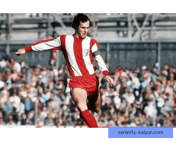 贝肯鲍尔技术传承：现代足坛自由人风格的延续与演变响